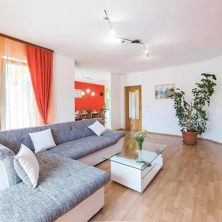 4 Bedroom Stunning In Holiday home *
