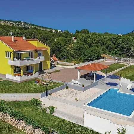 Holiday home 4 Bedroom Stunning In Primorski Dolac