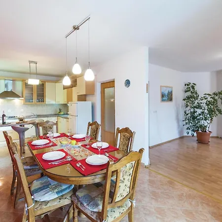 4 Bedroom Stunning In *
