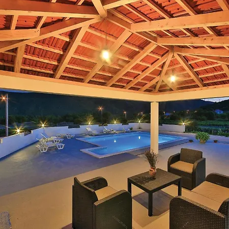Holiday home 4 Bedroom Stunning In *