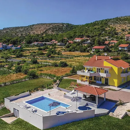 4 Bedroom Stunning In *