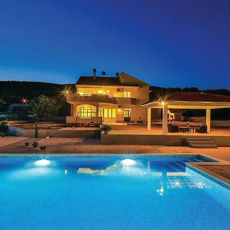 4 Bedroom Stunning In Primorski Dolac