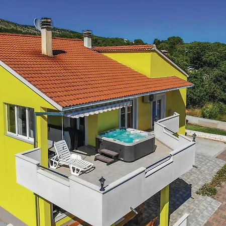 4 Bedroom Stunning In Holiday home Primorski Dolac