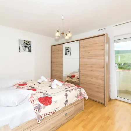 Holiday home 4 Bedroom Stunning In