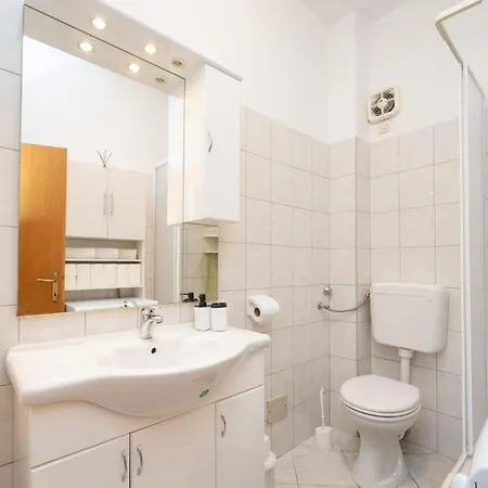 Сasa de vacaciones 4 Bedroom Stunning In Primorski Dolac