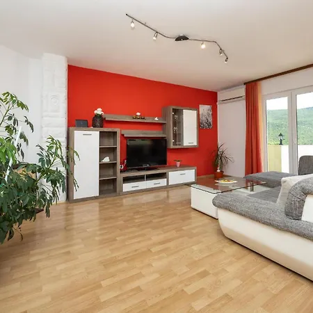4 Bedroom Stunning In Primorski Dolac