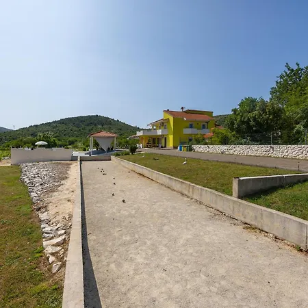 Сasa de vacaciones 4 Bedroom Stunning In