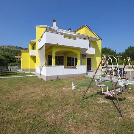 Сasa de vacaciones 4 Bedroom Stunning In *