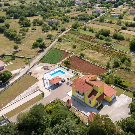 4 Bedroom Stunning In Primorski Dolac