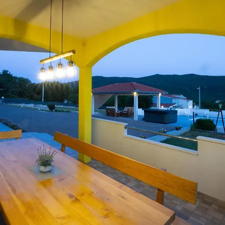 4 Bedroom Stunning In