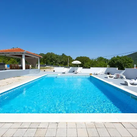 Сasa de vacaciones 4 Bedroom Stunning In *