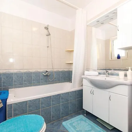 Сasa de vacaciones 4 Bedroom Stunning In Primorski Dolac